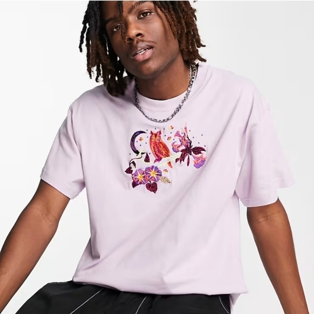 Nike Logo Twist Glow in the Dark Logo Oversized Tee Shirt in Lilac Size S
